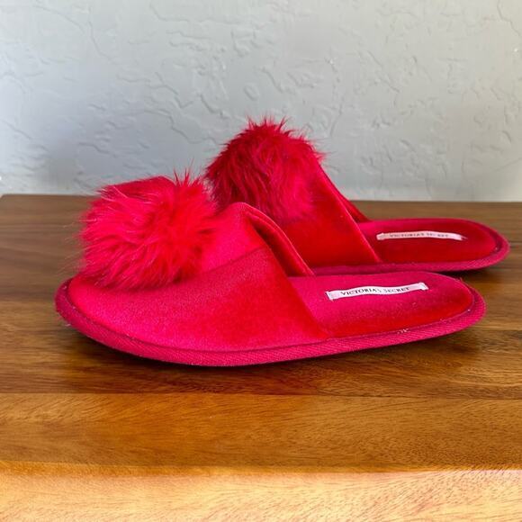 Victoria’s Secret red slipper with red pom pom size medium - Picture 1 of 4